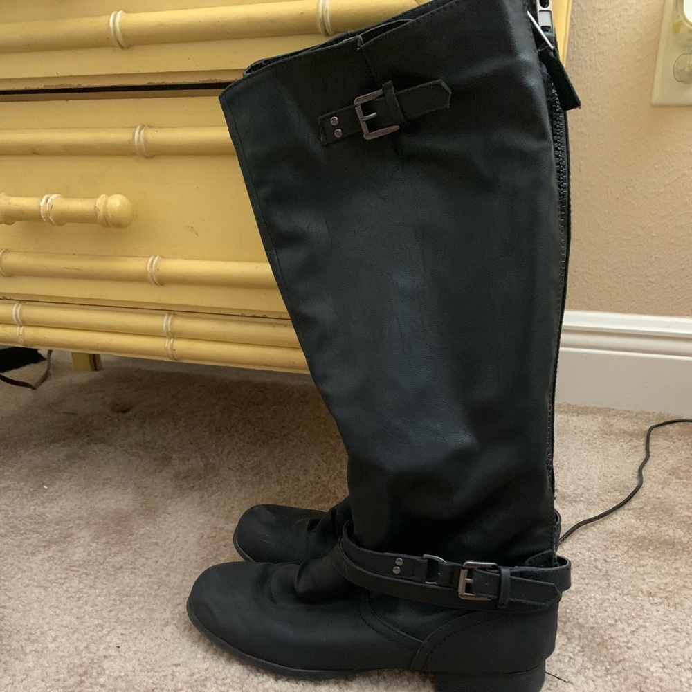 Wet Seal Black Zipper Boots